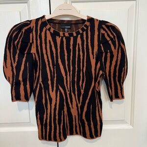 Short sleeve sweater top